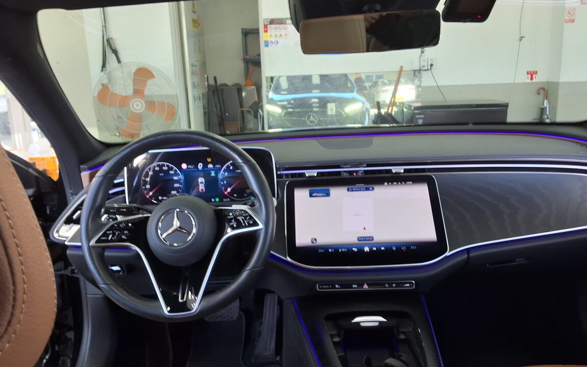 MERCEDES-BENZ E-CLASS (6TH GEN) E200 AVANTGARDE 2024 - zdjęcie 11