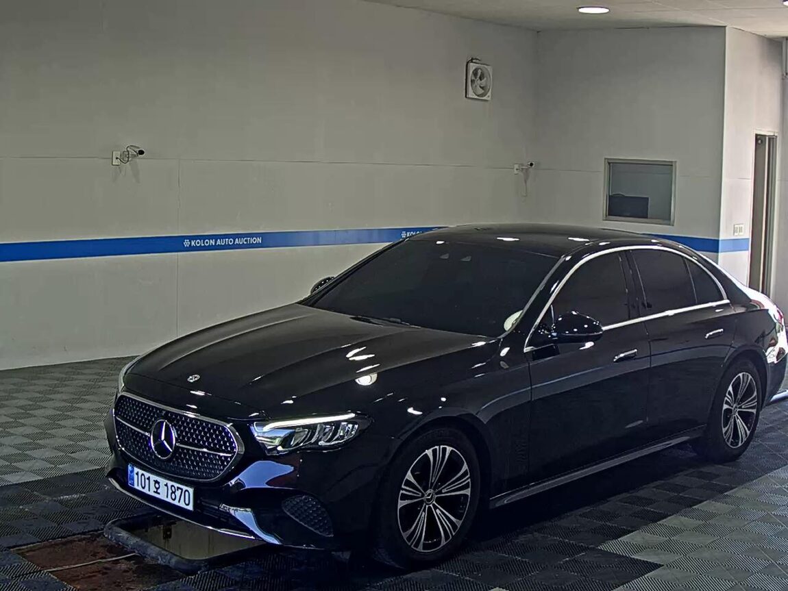MERCEDES-BENZ E-CLASS (6TH GEN) E200 AVANTGARDE 2024 - zdjęcie 2