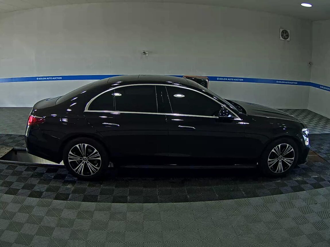 MERCEDES-BENZ E-CLASS (6TH GEN) E200 AVANTGARDE 2024 - zdjęcie 4