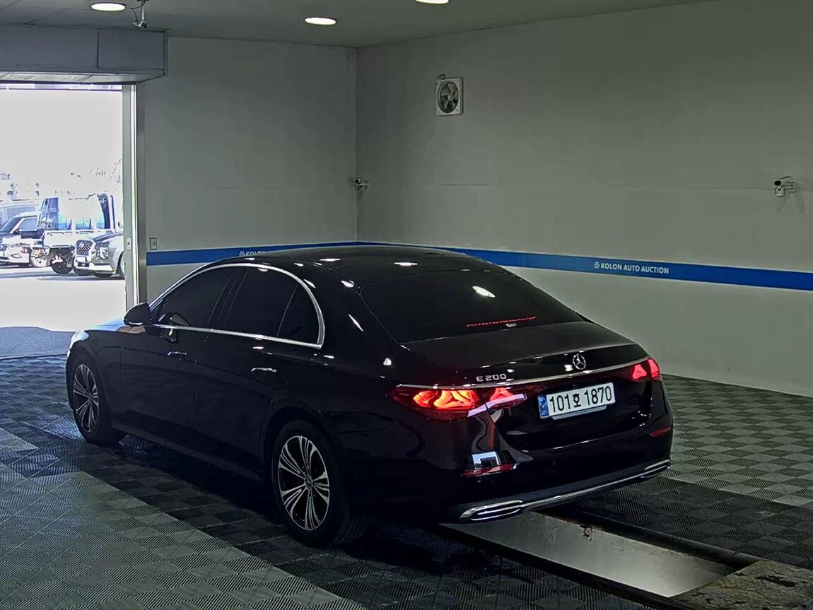 MERCEDES-BENZ E-CLASS (6TH GEN) E200 AVANTGARDE 2024 - zdjęcie 6