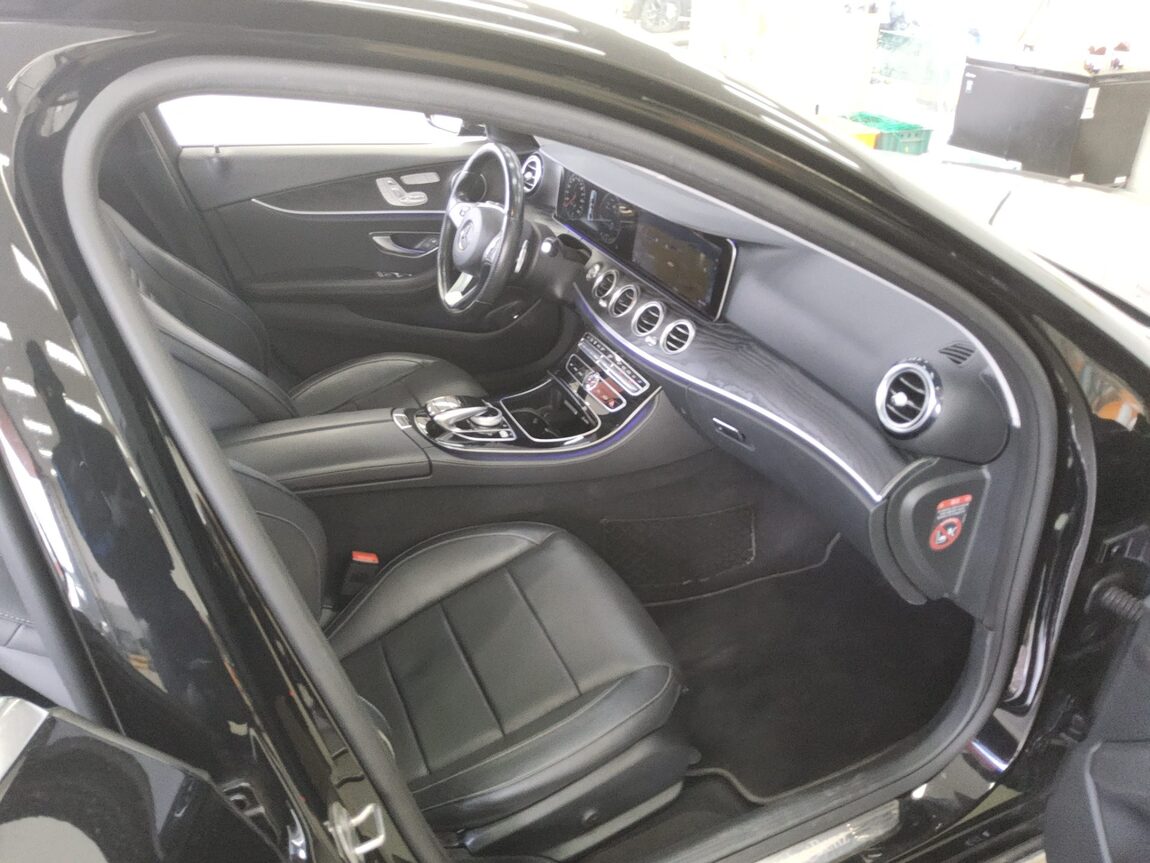 MERCEDES-BENZ E-CLASS (5TH GEN) E300 4MATIC AVANTGARDE 2017 - zdjęcie 14