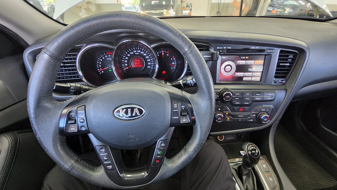 KIA K5 LPI RENTAL CAR LUXURY 2012 - zdjęcie 18
