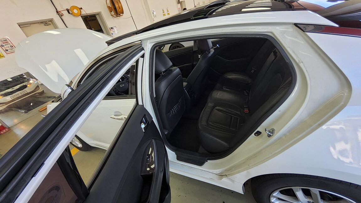 KIA K5 LPI RENTAL CAR LUXURY 2012 - zdjęcie 12