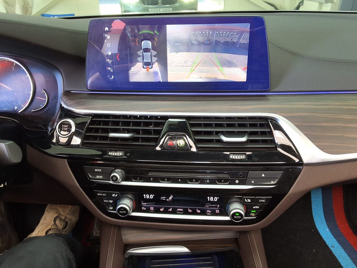 BMW 5 SERIES (7TH GEN) 520d M SPORT PACK PLUS 2017 - zdjęcie 24
