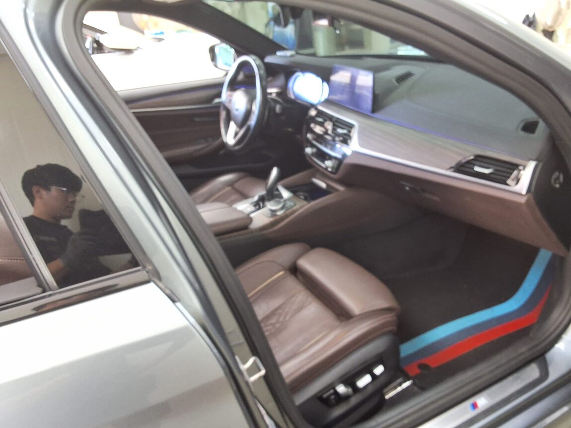 BMW 5 SERIES (7TH GEN) 520d M SPORT PACK PLUS 2017 - zdjęcie 15