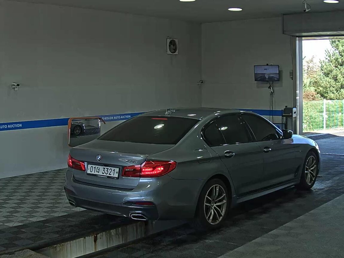 BMW 5 SERIES (7TH GEN) 520d M SPORT PACK PLUS 2017 - zdjęcie 5