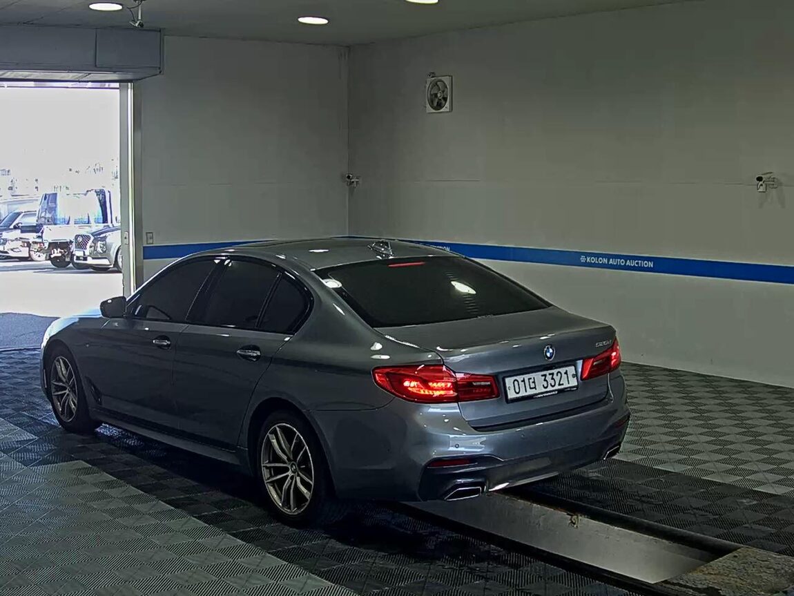 BMW 5 SERIES (7TH GEN) 520d M SPORT PACK PLUS 2017 - zdjęcie 6