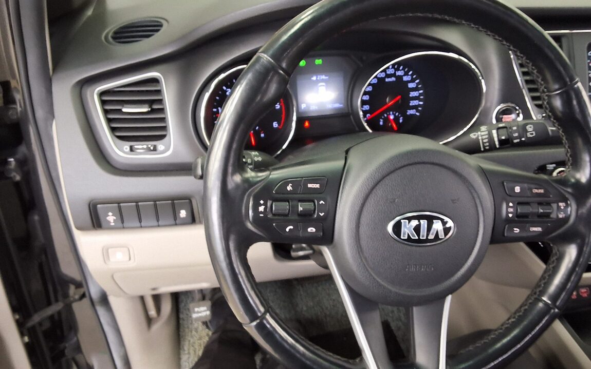 KIA THE NEW CARNIVAL 9-SEATER DIESEL LUXURY 2019 - zdjęcie 17