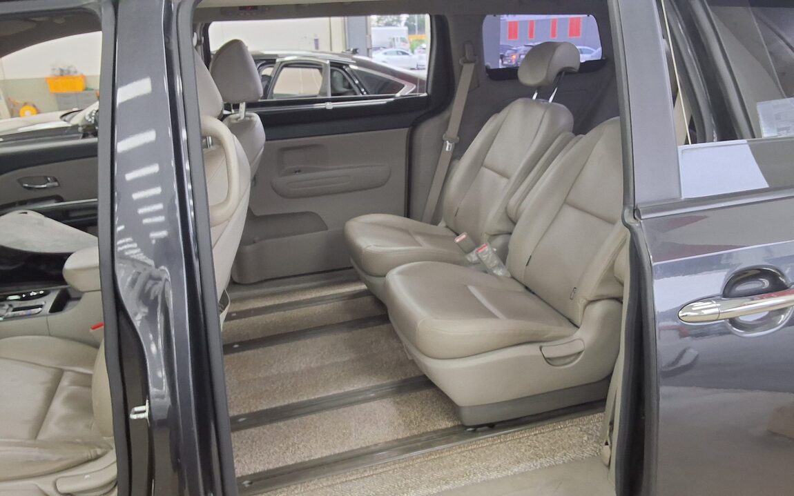 KIA THE NEW CARNIVAL 9-SEATER DIESEL LUXURY 2019 - zdjęcie 12