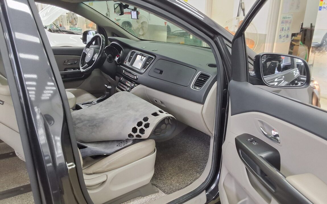 KIA THE NEW CARNIVAL 9-SEATER DIESEL LUXURY 2019 - zdjęcie 14