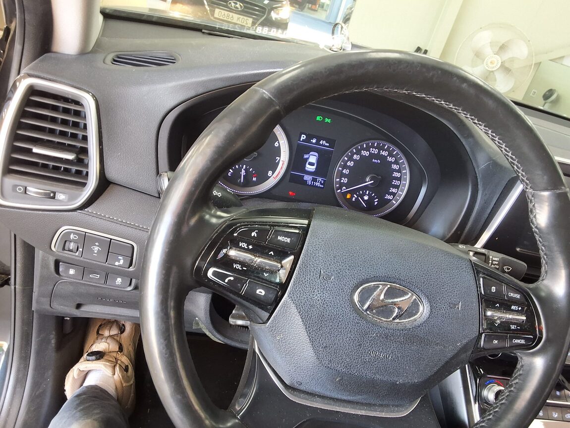 HYUNDAI GRANDEUR IG 2.4 GDi PREMIUM 2019 - zdjęcie 22