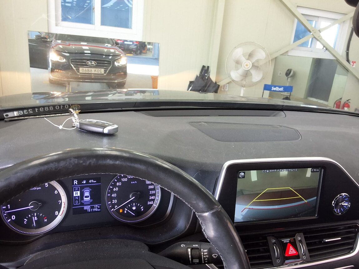 HYUNDAI GRANDEUR IG 2.4 GDi PREMIUM 2019 - zdjęcie 24