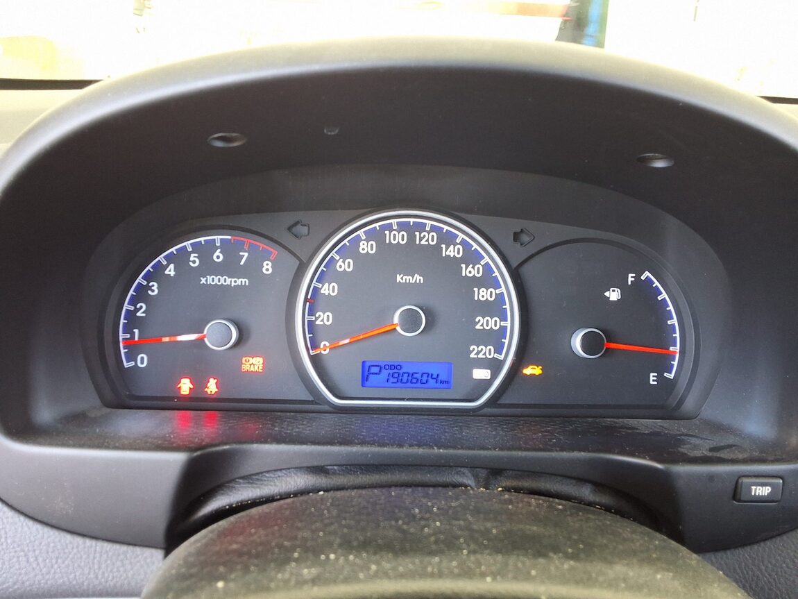 HYUNDAI AVANTE HD 1.6 VVT E16 DELUXE 2010 - zdjęcie 9