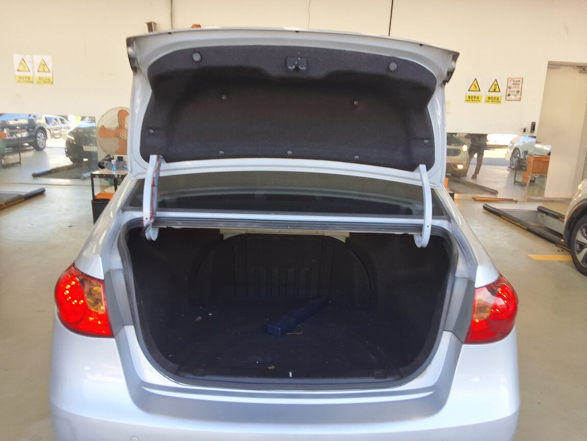 HYUNDAI AVANTE HD 1.6 VVT E16 DELUXE 2010 - zdjęcie 15