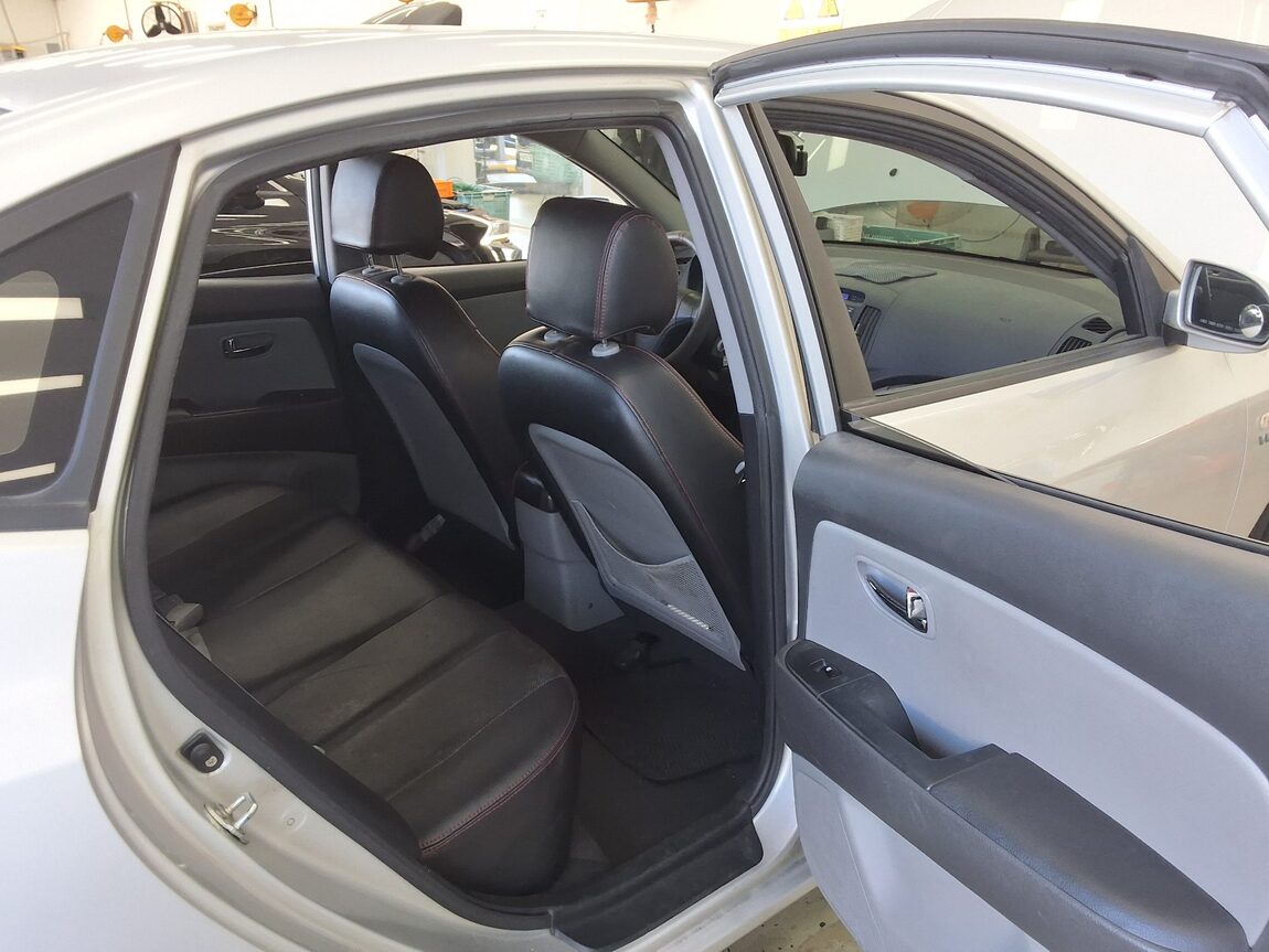 HYUNDAI AVANTE HD 1.6 VVT E16 DELUXE 2010 - zdjęcie 13