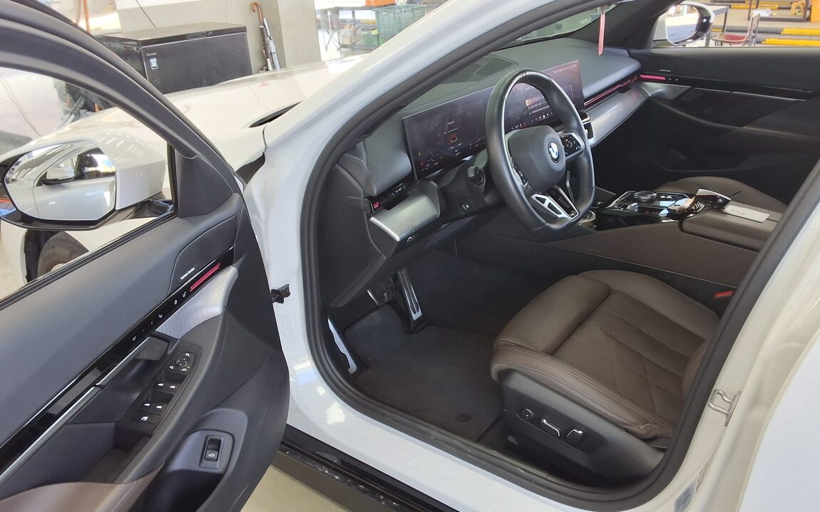 BMW 5 SERIES (8TH GEN) 520i M SPORT PACK 2024 - zdjęcie 10