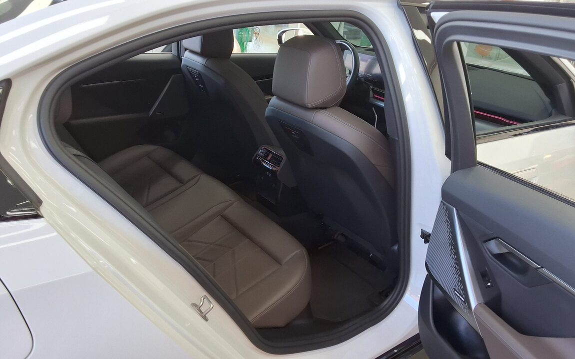 BMW 5 SERIES (8TH GEN) 520i M SPORT PACK 2024 - zdjęcie 13