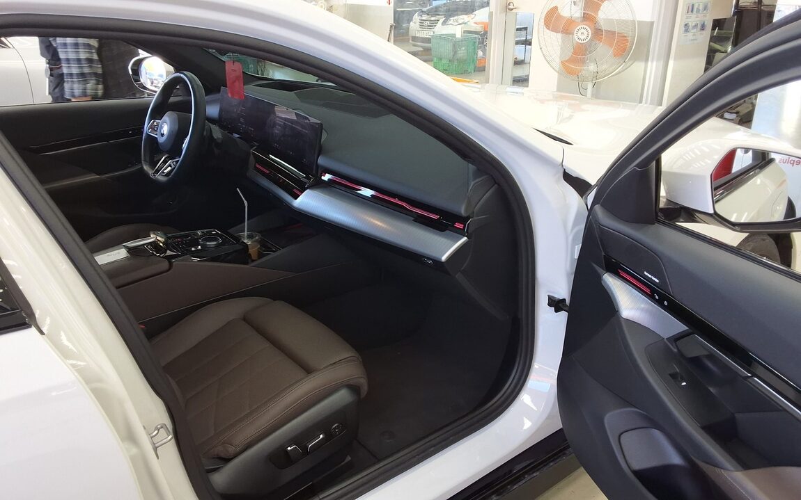 BMW 5 SERIES (8TH GEN) 520i M SPORT PACK 2024 - zdjęcie 14