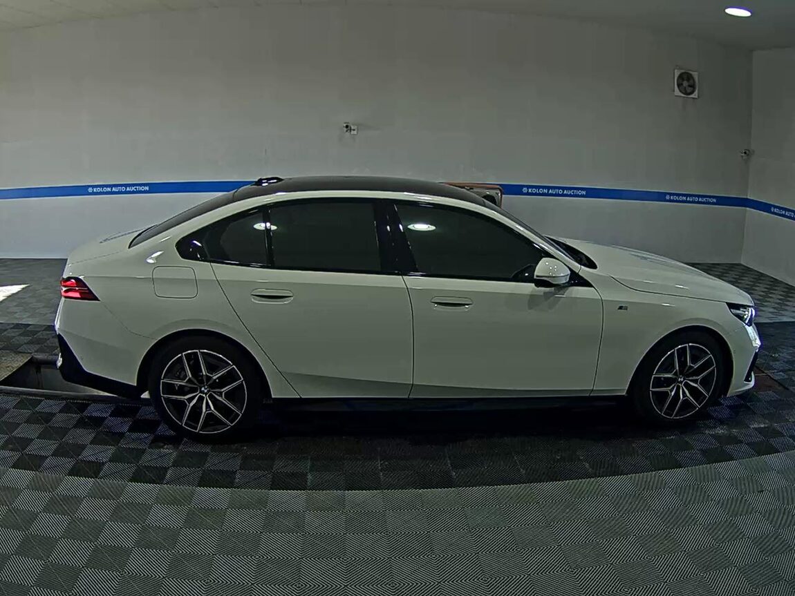 BMW 5 SERIES (8TH GEN) 520i M SPORT PACK 2024 - zdjęcie 4