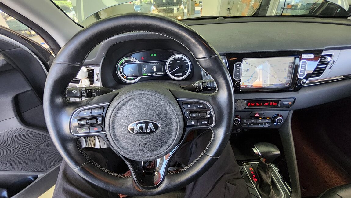 KIA NIRO 1.6 HYBRID PRESTIGE 2017 - zdjęcie 18