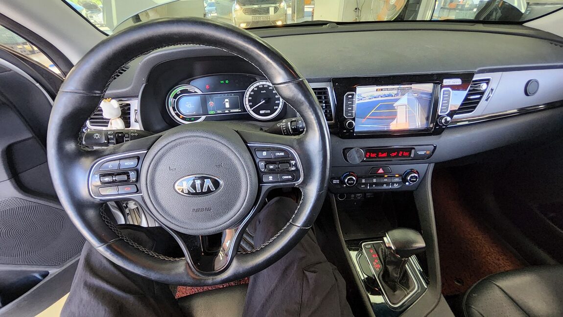KIA NIRO 1.6 HYBRID PRESTIGE 2017 - zdjęcie 19