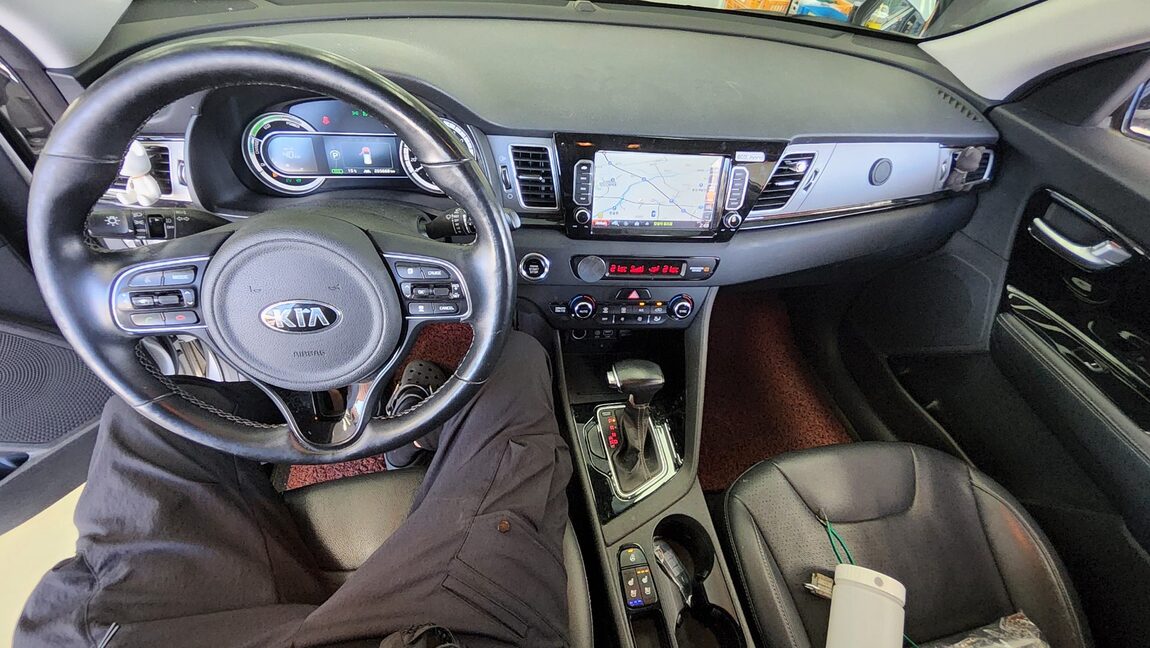 KIA NIRO 1.6 HYBRID PRESTIGE 2017 - zdjęcie 11
