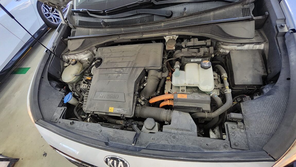 KIA NIRO 1.6 HYBRID PRESTIGE 2017 - zdjęcie 21