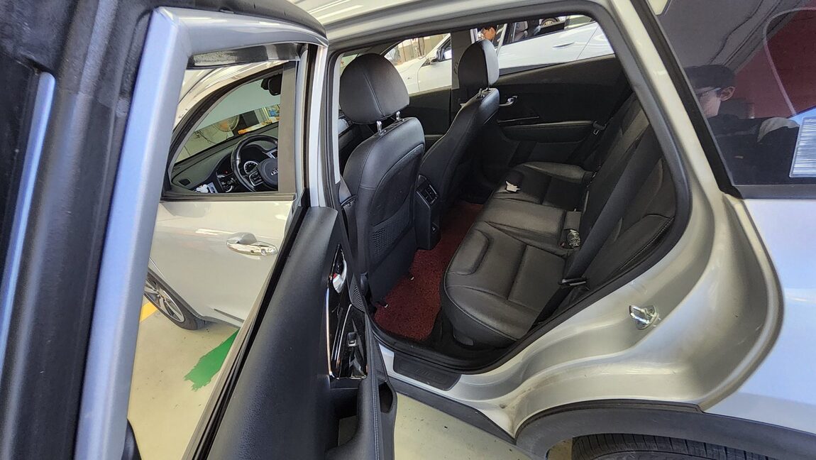 KIA NIRO 1.6 HYBRID PRESTIGE 2017 - zdjęcie 12