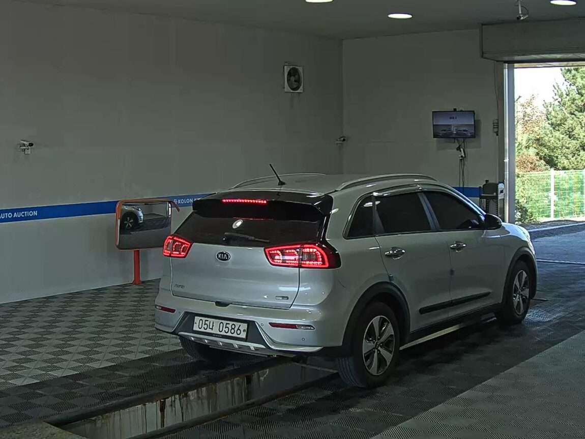 KIA NIRO 1.6 HYBRID PRESTIGE 2017 - zdjęcie 5