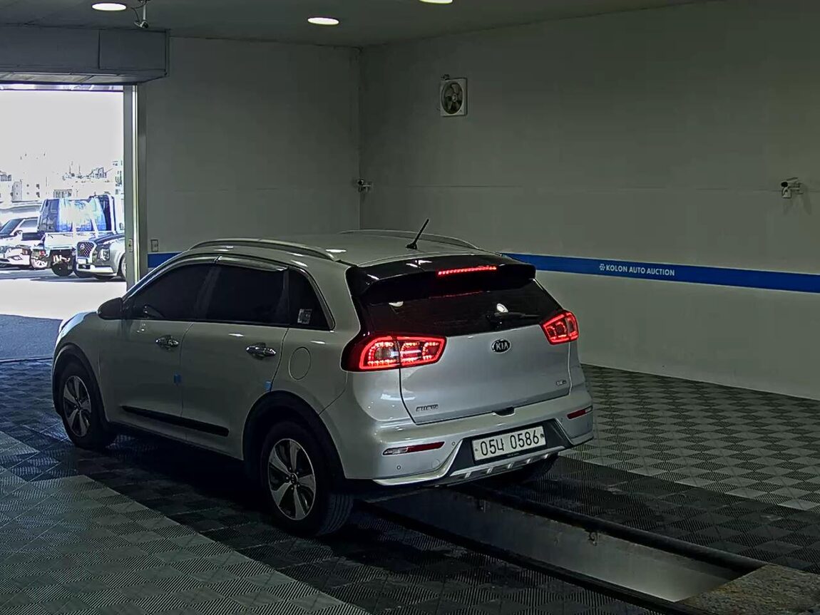 KIA NIRO 1.6 HYBRID PRESTIGE 2017 - zdjęcie 6