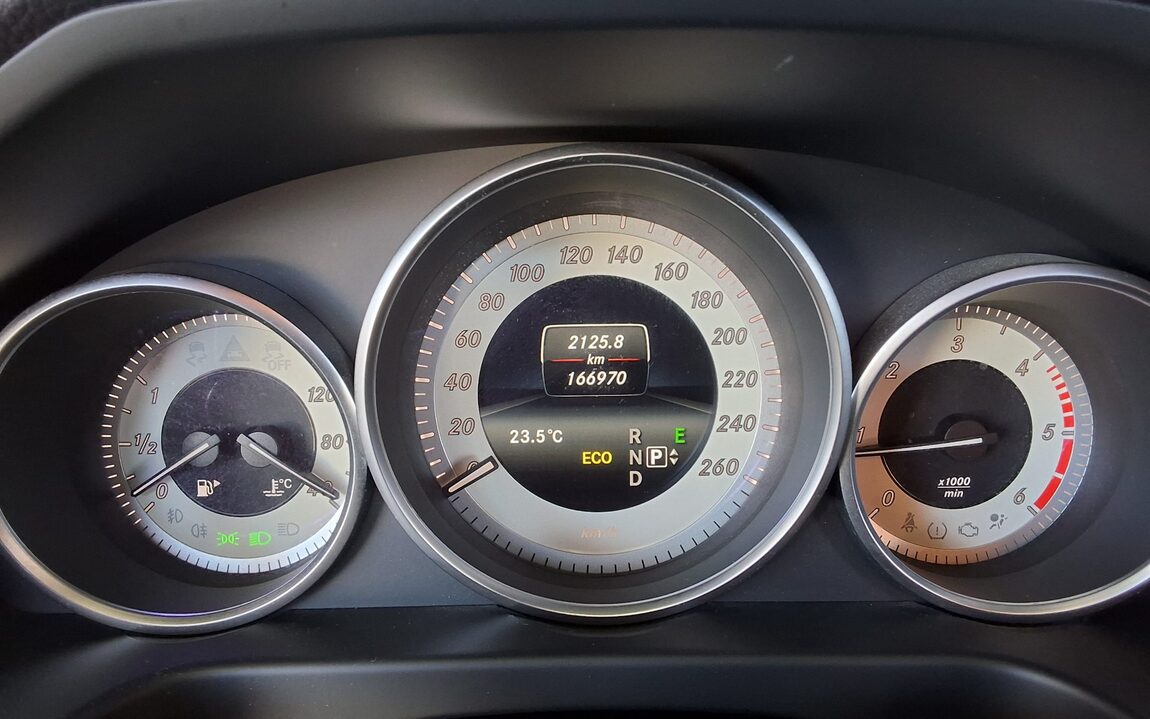 MERCEDES-BENZ E-CLASS (4TH GEN) E220 CDI AVANTGARDE 2016 - zdjęcie 9
