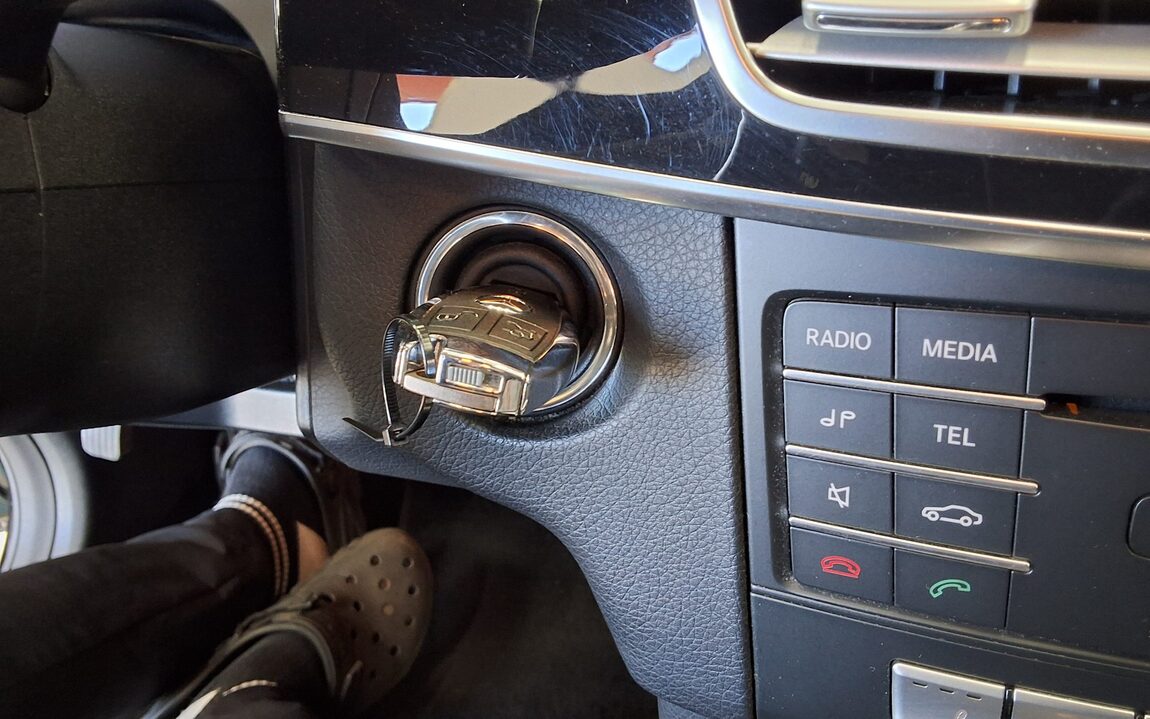 MERCEDES-BENZ E-CLASS (4TH GEN) E220 CDI AVANTGARDE 2016 - zdjęcie 20