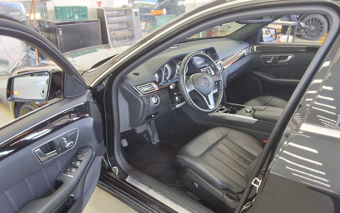 MERCEDES-BENZ E-CLASS (4TH GEN) E220 CDI AVANTGARDE 2016 - zdjęcie 10