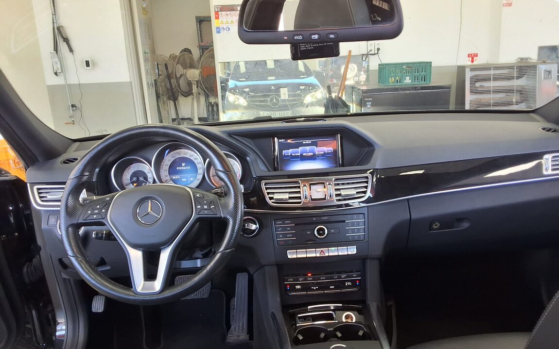 MERCEDES-BENZ E-CLASS (4TH GEN) E220 CDI AVANTGARDE 2016 - zdjęcie 11
