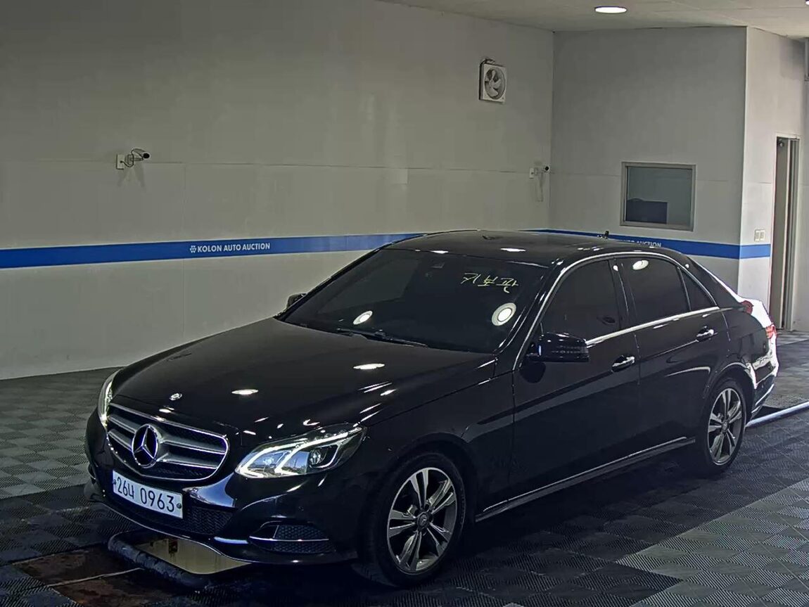 MERCEDES-BENZ E-CLASS (4TH GEN) E220 CDI AVANTGARDE 2016 - zdjęcie 2