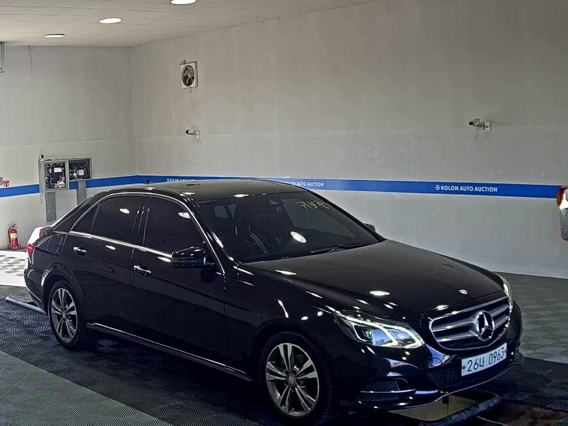 MERCEDES-BENZ E-CLASS (4TH GEN) E220 CDI AVANTGARDE 2016 - zdjęcie 3