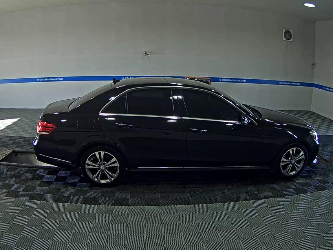 MERCEDES-BENZ E-CLASS (4TH GEN) E220 CDI AVANTGARDE 2016 - zdjęcie 4