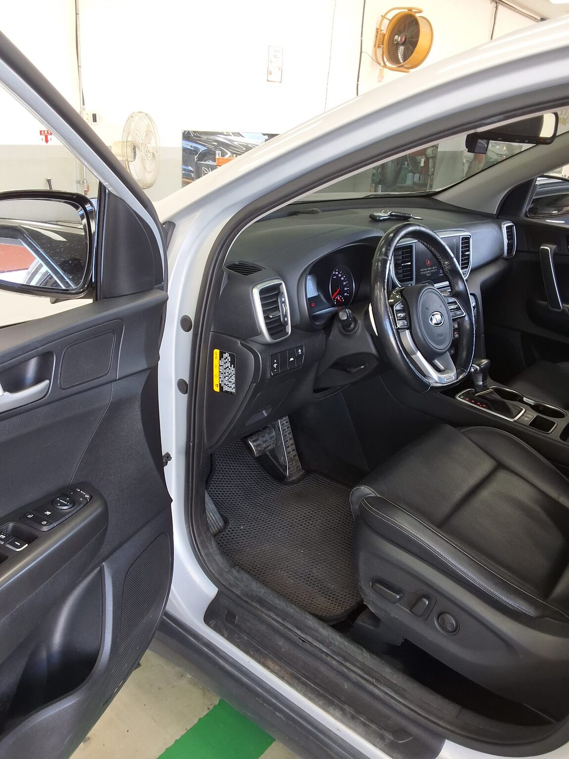 KIA SPORTAGE THE BOLD R2.0 DIESEL 2WD PRESTIGE 2019 - zdjęcie 10