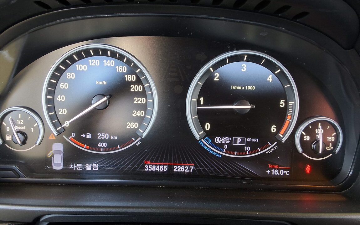 BMW 5 SERIES (6TH GEN) 520d 2013 - zdjęcie 9