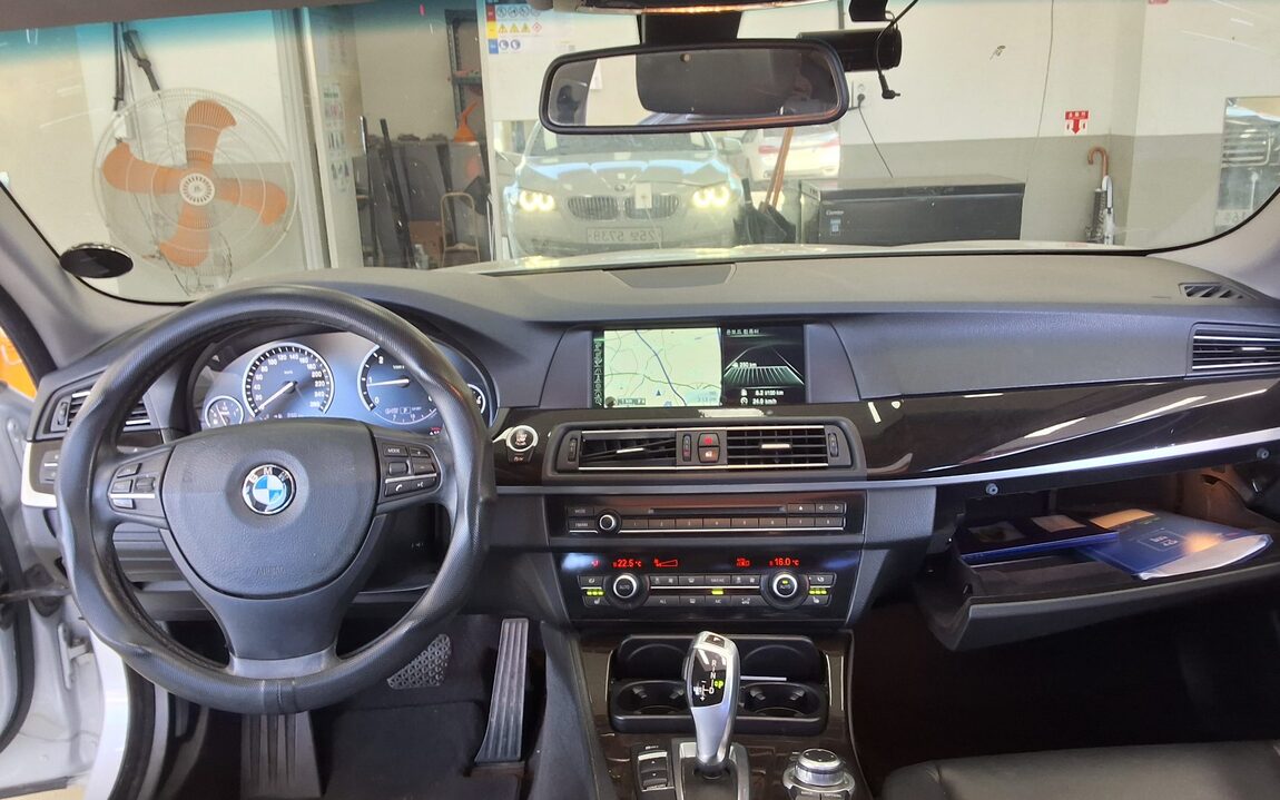 BMW 5 SERIES (6TH GEN) 520d 2013 - zdjęcie 11