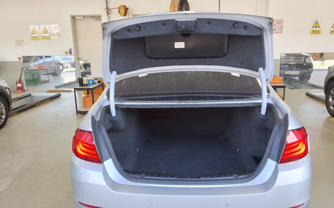 BMW 5 SERIES (6TH GEN) 520d 2013 - zdjęcie 15