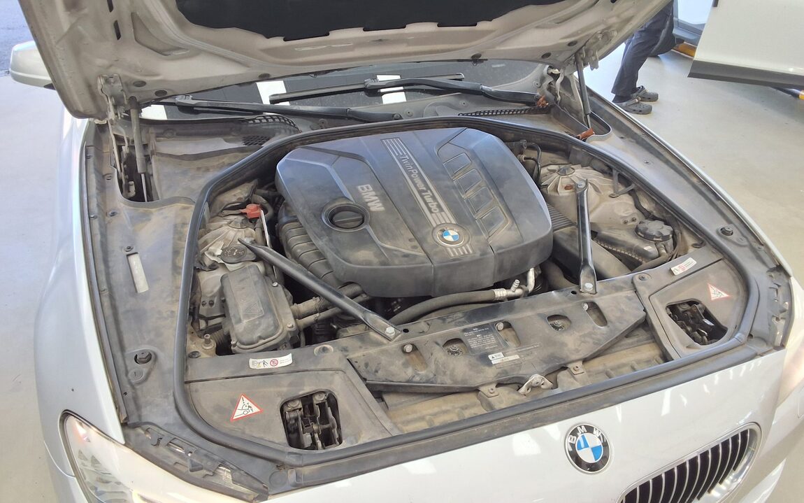 BMW 5 SERIES (6TH GEN) 520d 2013 - zdjęcie 22