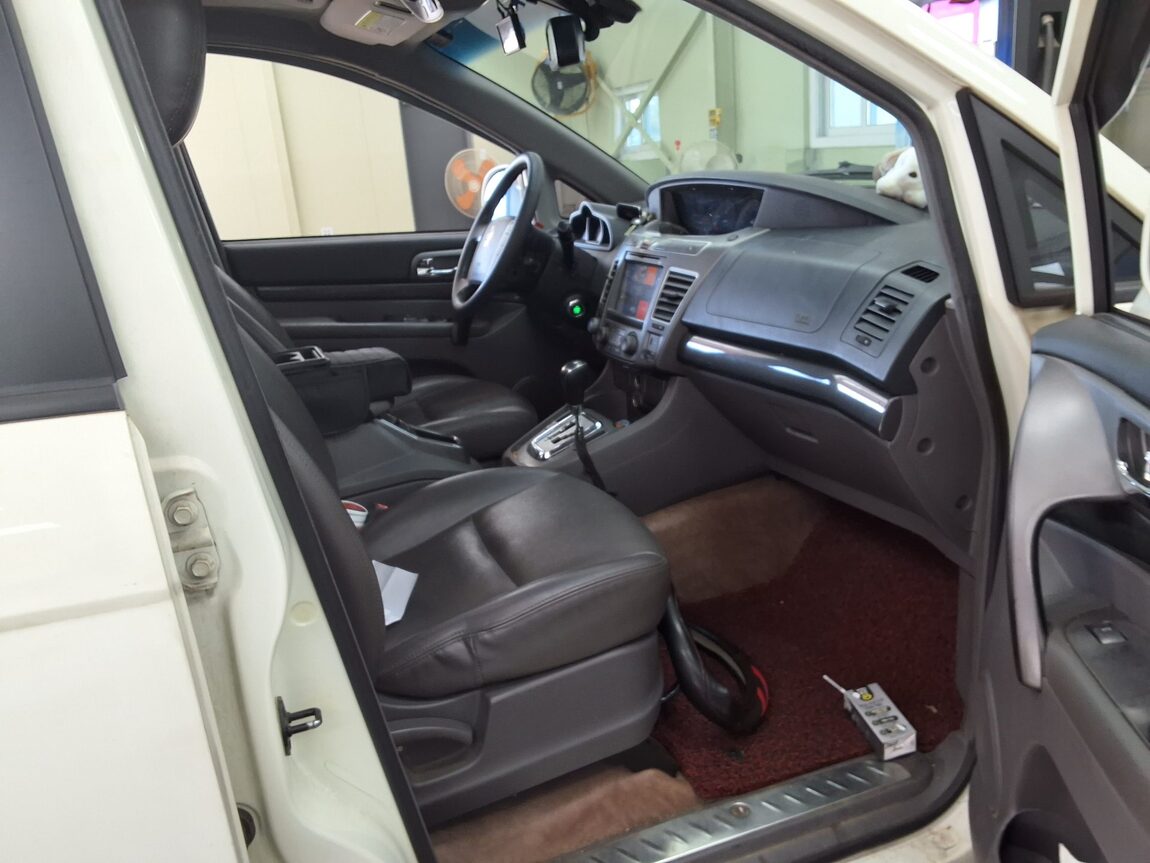 KG MOBILITY (SSANGYONG) KORANDO TOURISMO 2.0 4WD 9-SEATER LT 2014 - zdjęcie 15