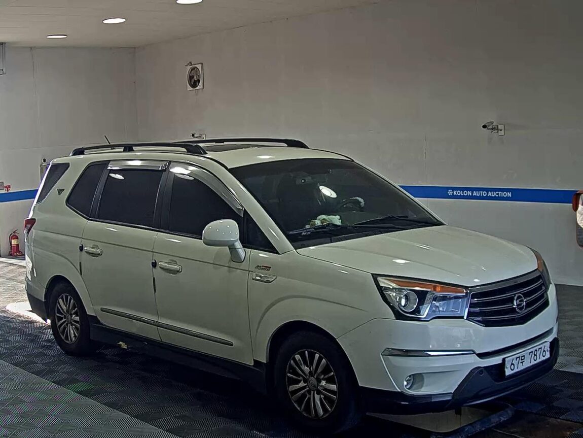 KG MOBILITY (SSANGYONG) KORANDO TOURISMO 2.0 4WD 9-SEATER LT 2014 - zdjęcie 3