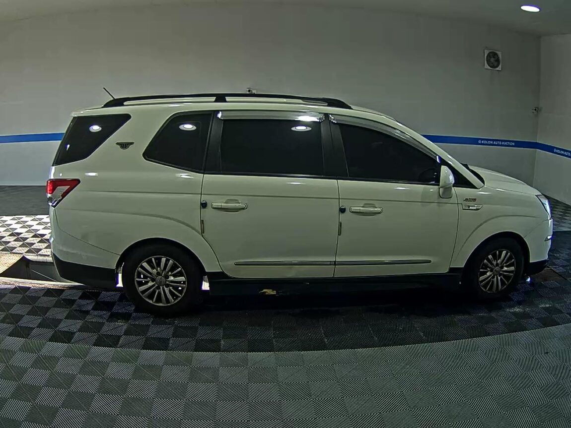 KG MOBILITY (SSANGYONG) KORANDO TOURISMO 2.0 4WD 9-SEATER LT 2014 - zdjęcie 4