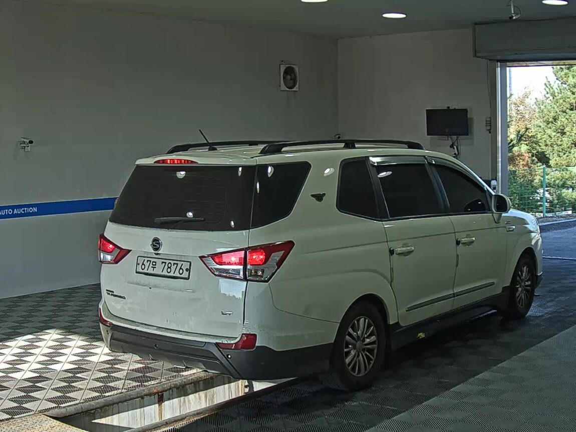 KG MOBILITY (SSANGYONG) KORANDO TOURISMO 2.0 4WD 9-SEATER LT 2014 - zdjęcie 5