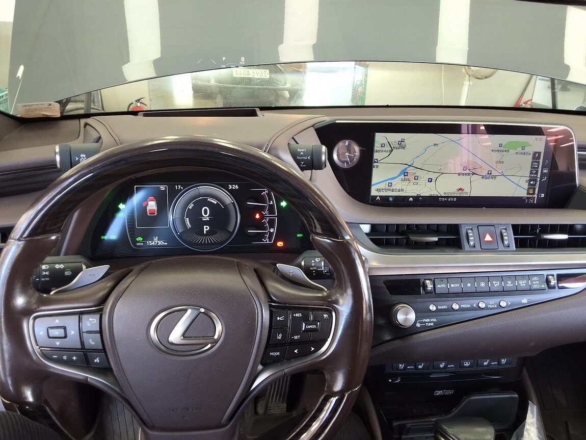 LEXUS ES (7TH GEN) 350 2021 - zdjęcie 18