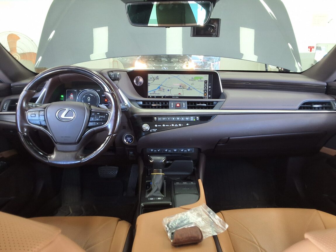 LEXUS ES (7TH GEN) 350 2021 - zdjęcie 11