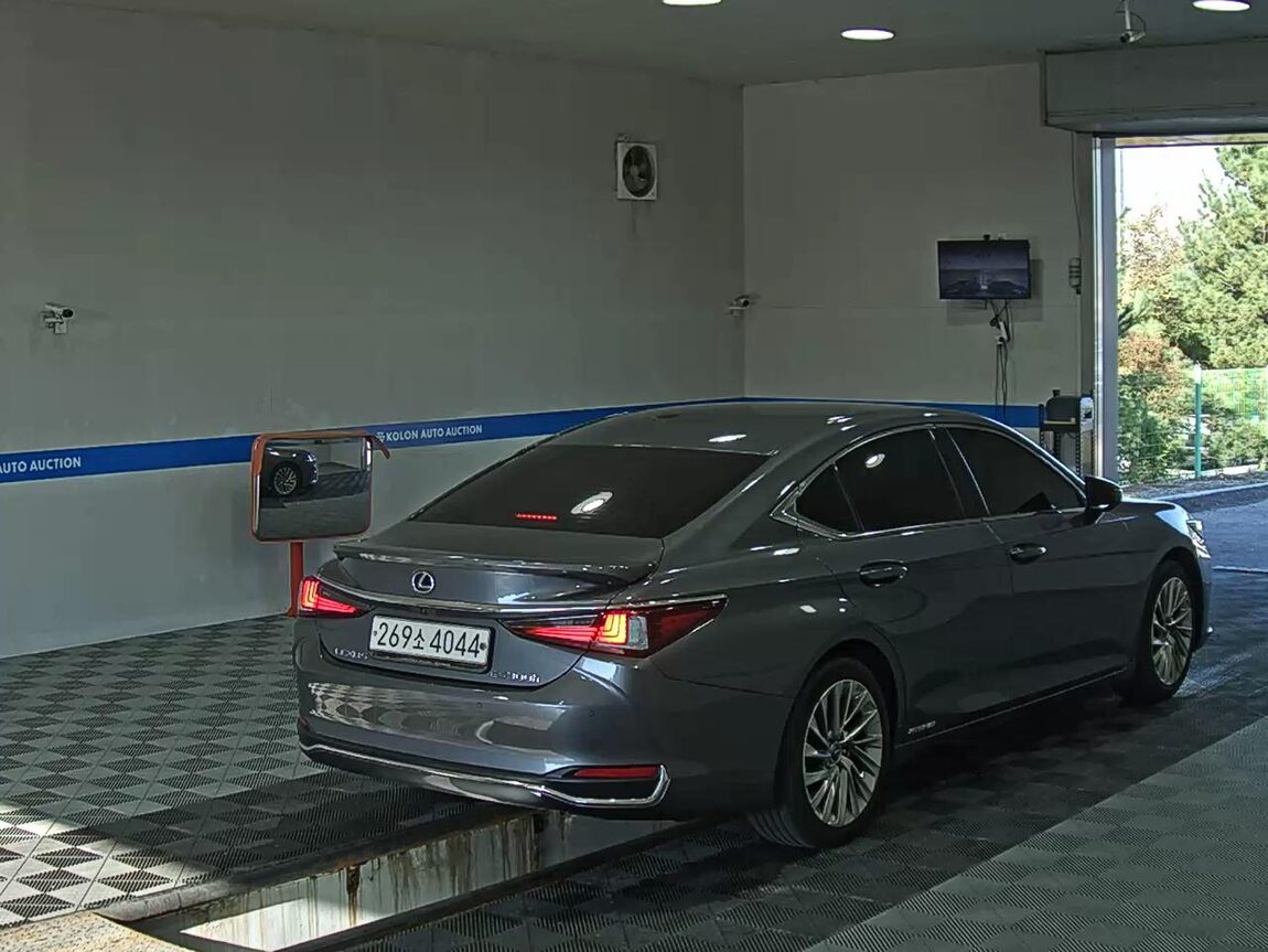 LEXUS ES (7TH GEN) 350 2021 - zdjęcie 5