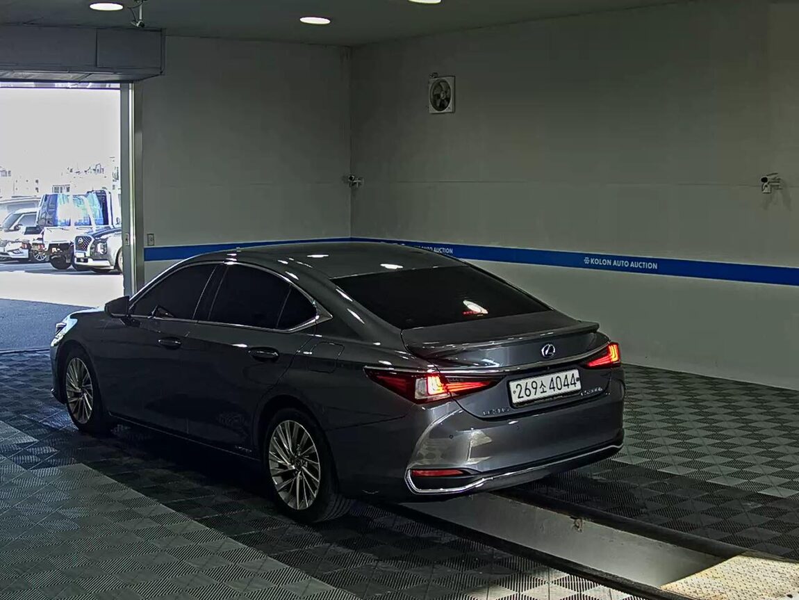 LEXUS ES (7TH GEN) 350 2021 - zdjęcie 6